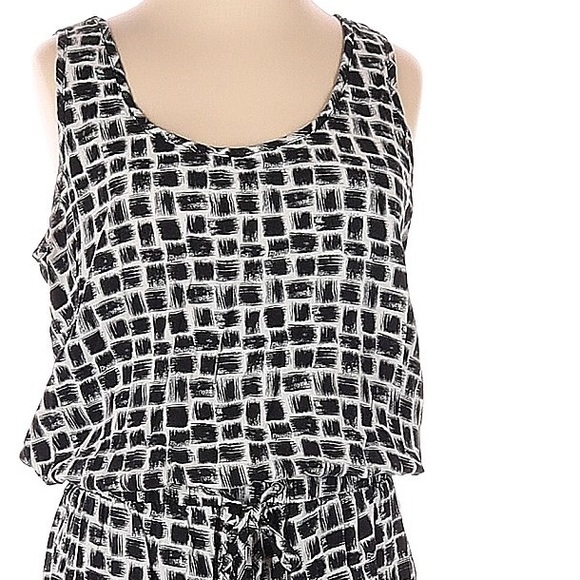 Beautiful Dynamite Black & White Jumpsuit in Size Small - Picture 3 of 4